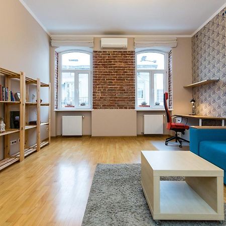 Light And Spacious Apartment On Gazova Str Львов Экстерьер фото