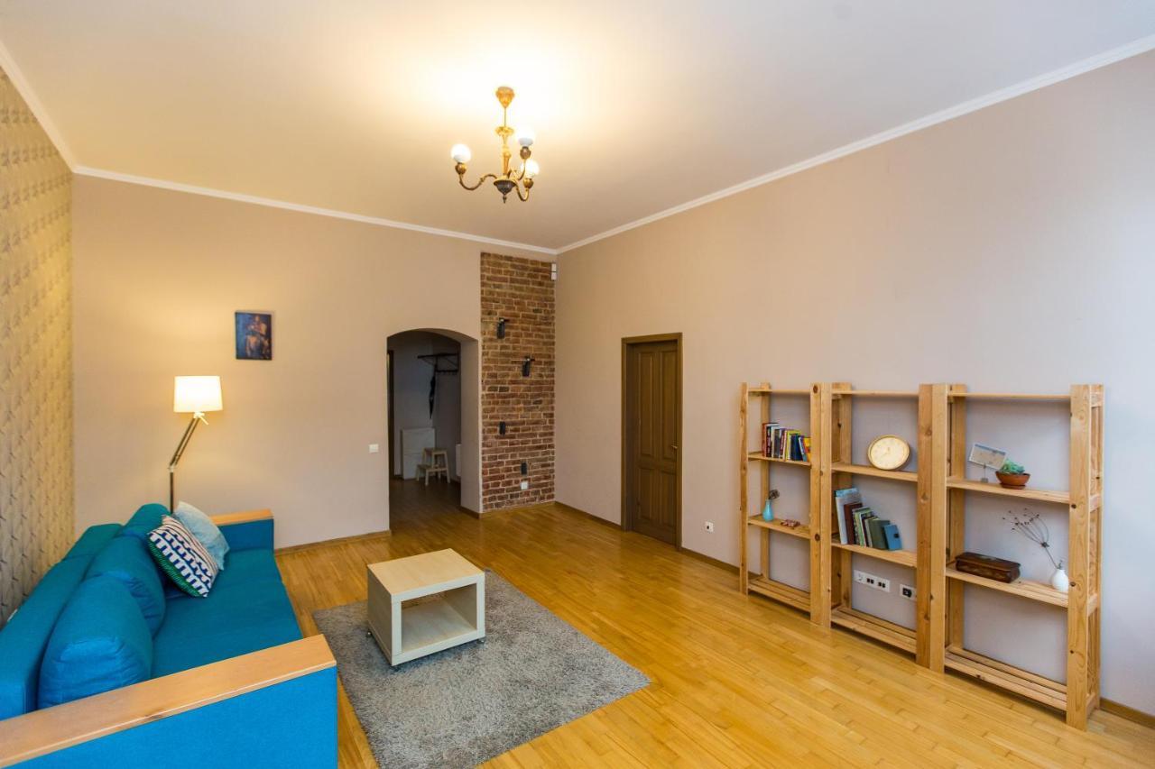 Light And Spacious Apartment On Gazova Str Львов Экстерьер фото