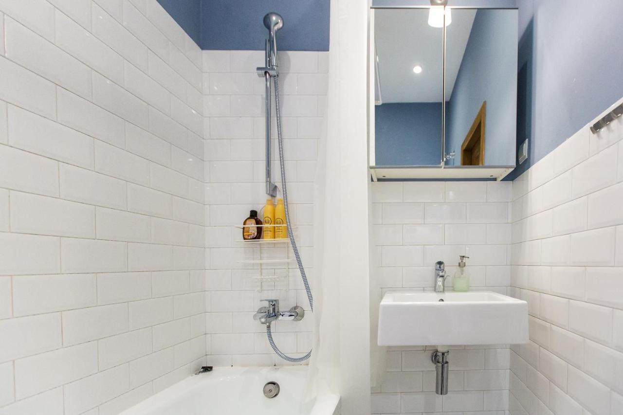 Light And Spacious Apartment On Gazova Str Львов Экстерьер фото