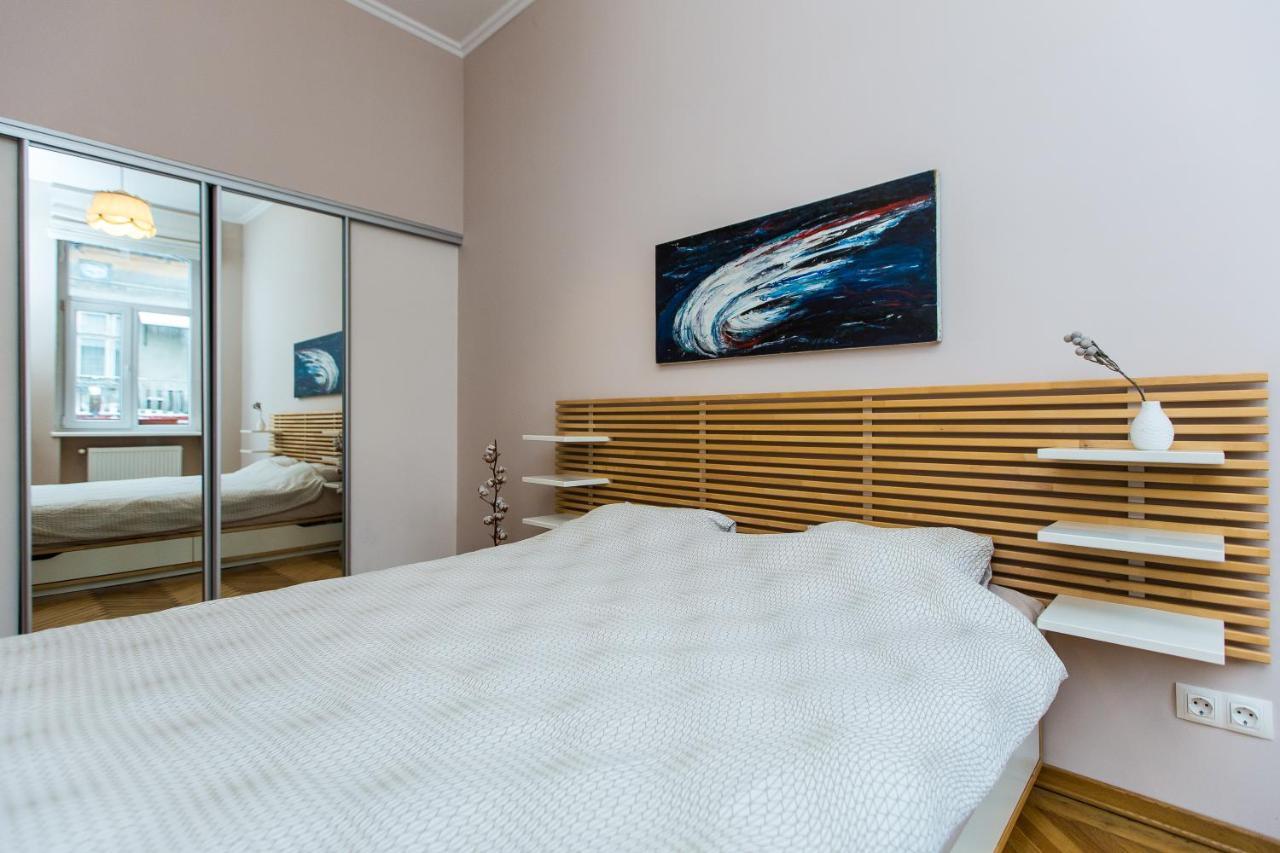 Light And Spacious Apartment On Gazova Str Львов Экстерьер фото